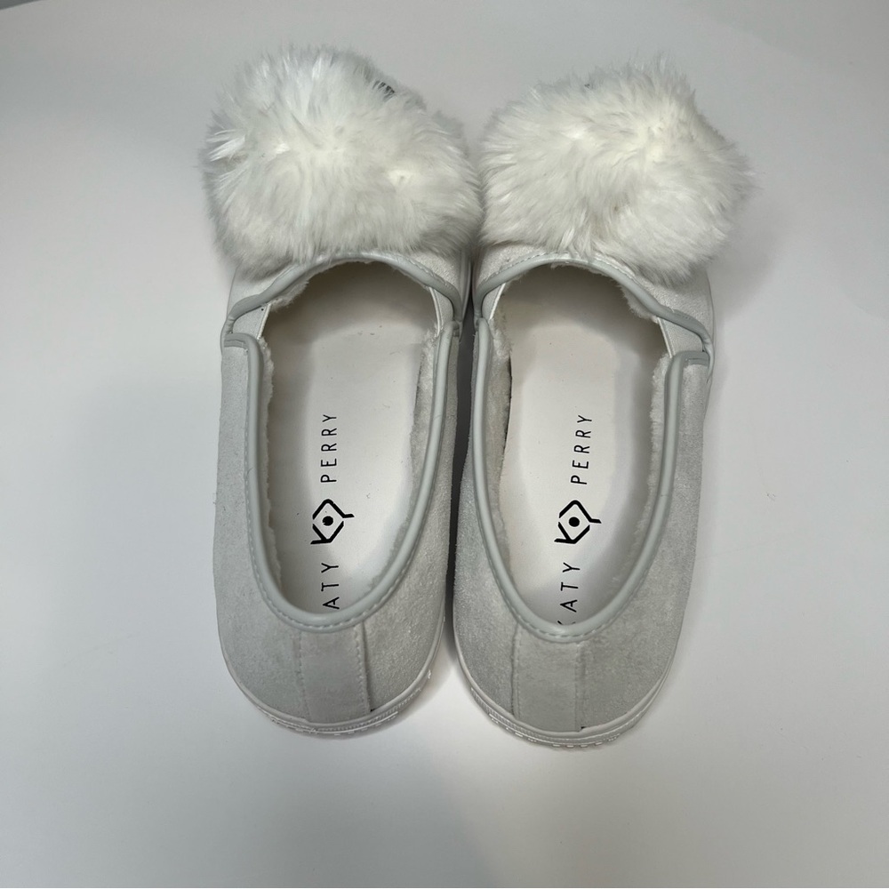 Katy Perry Women's White Suede Slip On Sneakers Owl Pom Pom Accents Size 8.5 - Picture 6 of 8
